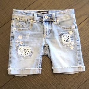 💗 Light Wash Denim Shorts